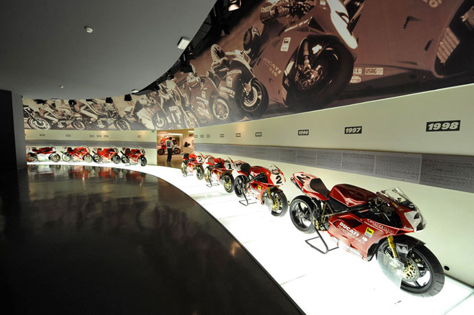 В музей Ducati через интернет